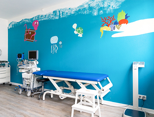 kinderarzt-wiesbaden-behandlungsraum-meer