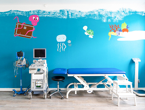 kinderarzt-wiesbaden-behandlungsraum-meerestiere