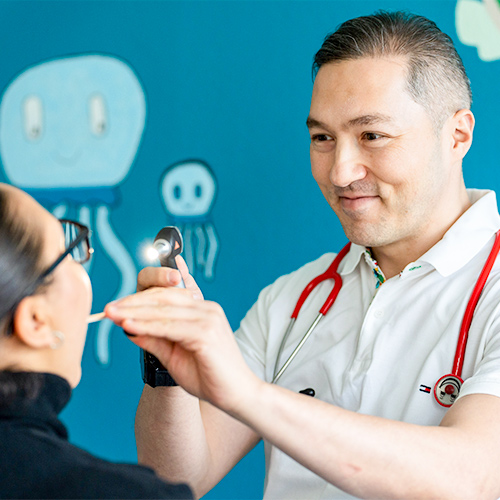 kinderarzt-wiesbaden-ueber-uns-untersuchung